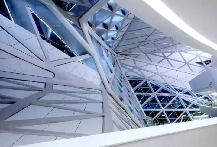 黄南钢结构不仅是工程技术,更是融合历史、艺术与哲学的载体!