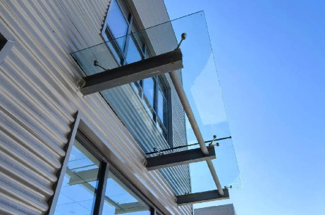 黄南为什么要给钢结构雨棚打孔！